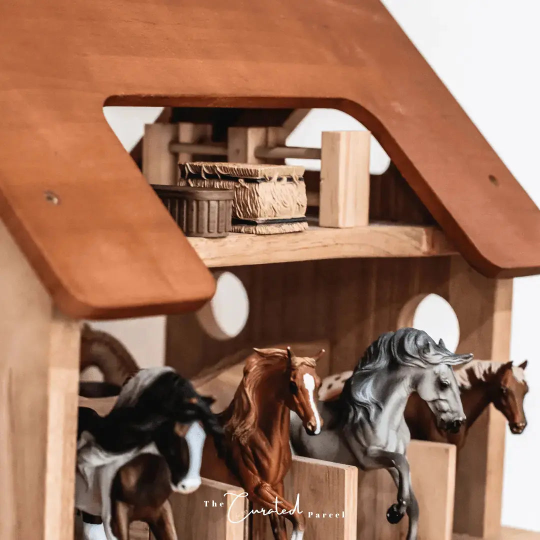 Qtoys // Wooden Horse Stable QToys
