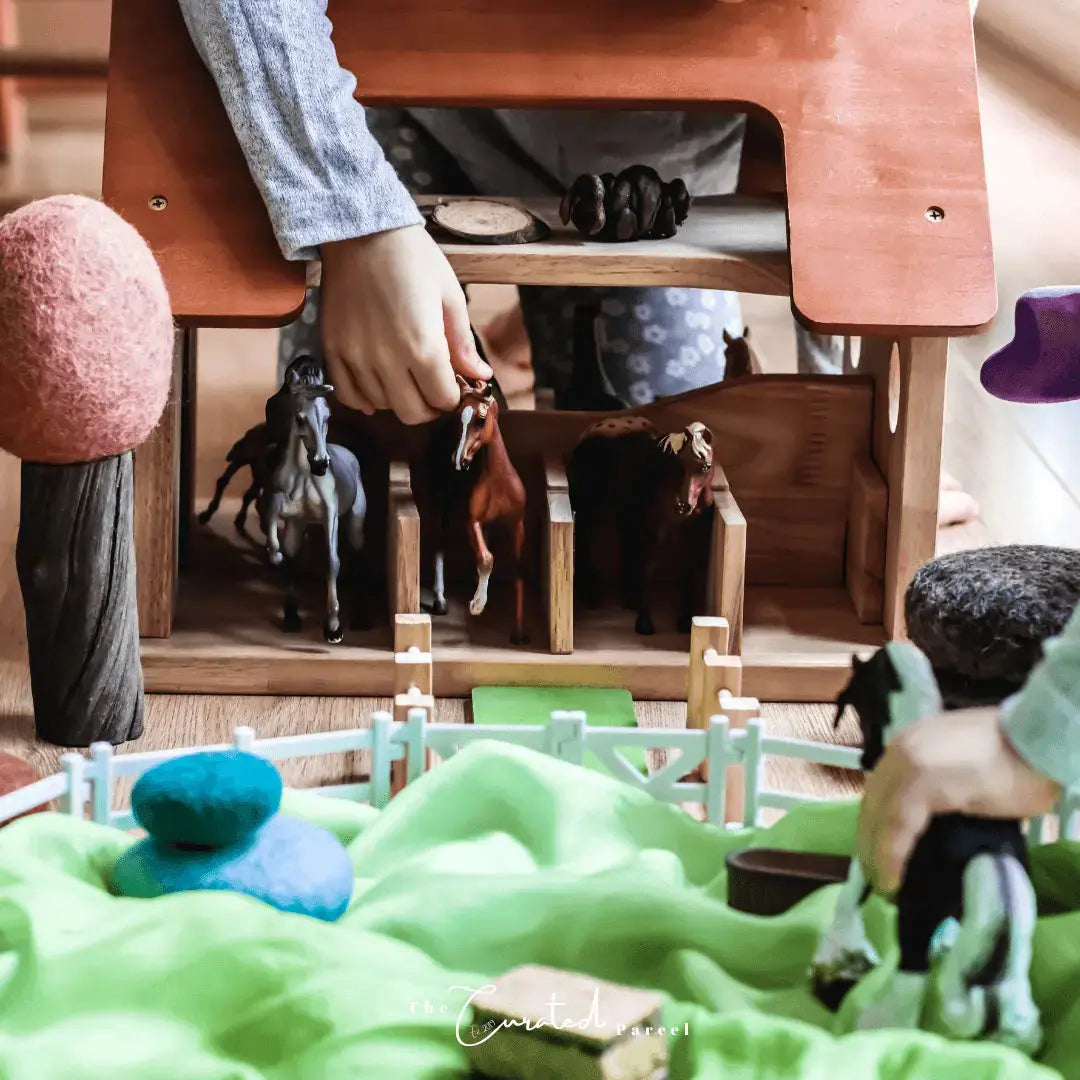 Qtoys // Wooden Horse Stable QToys