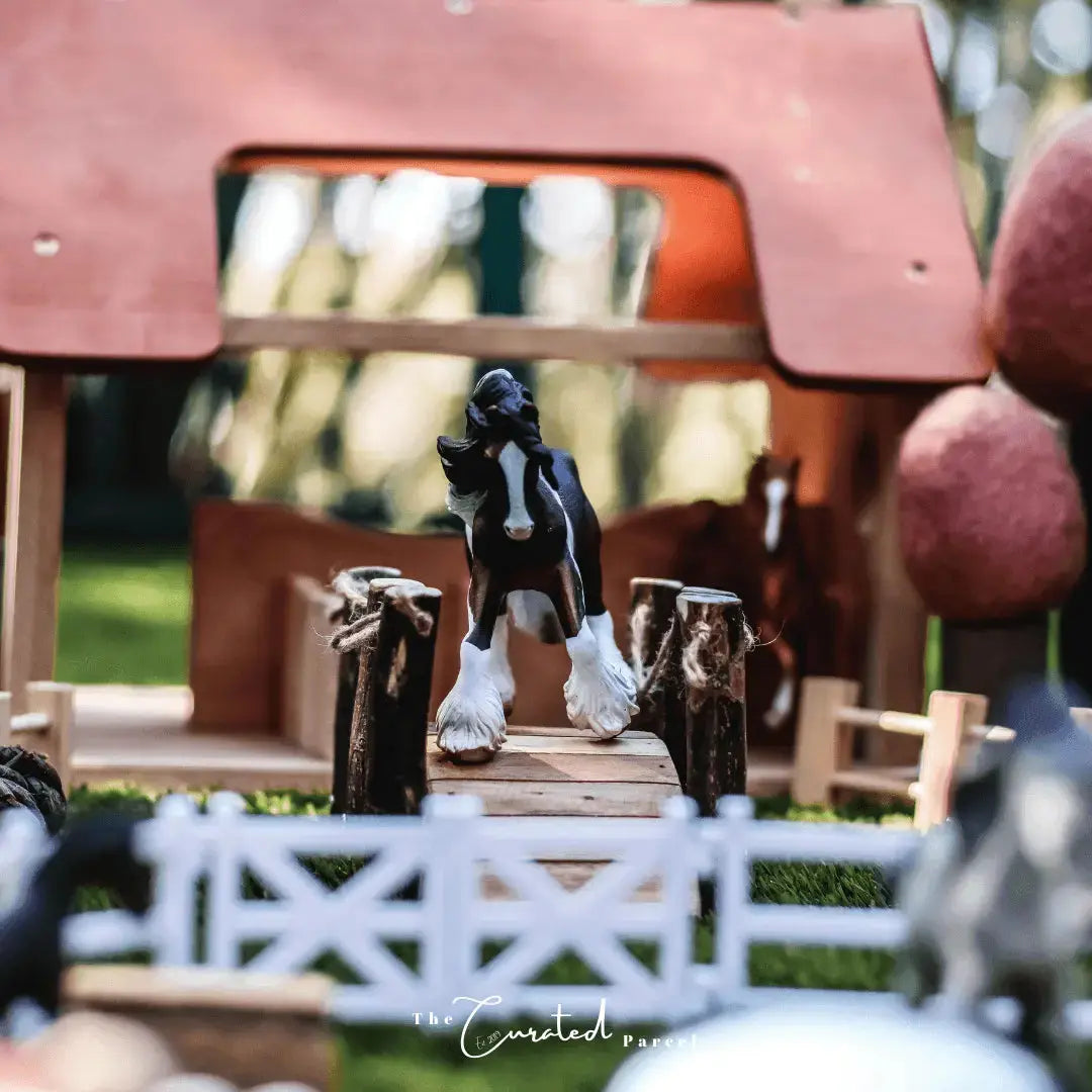 Qtoys // Wooden Horse Stable QToys