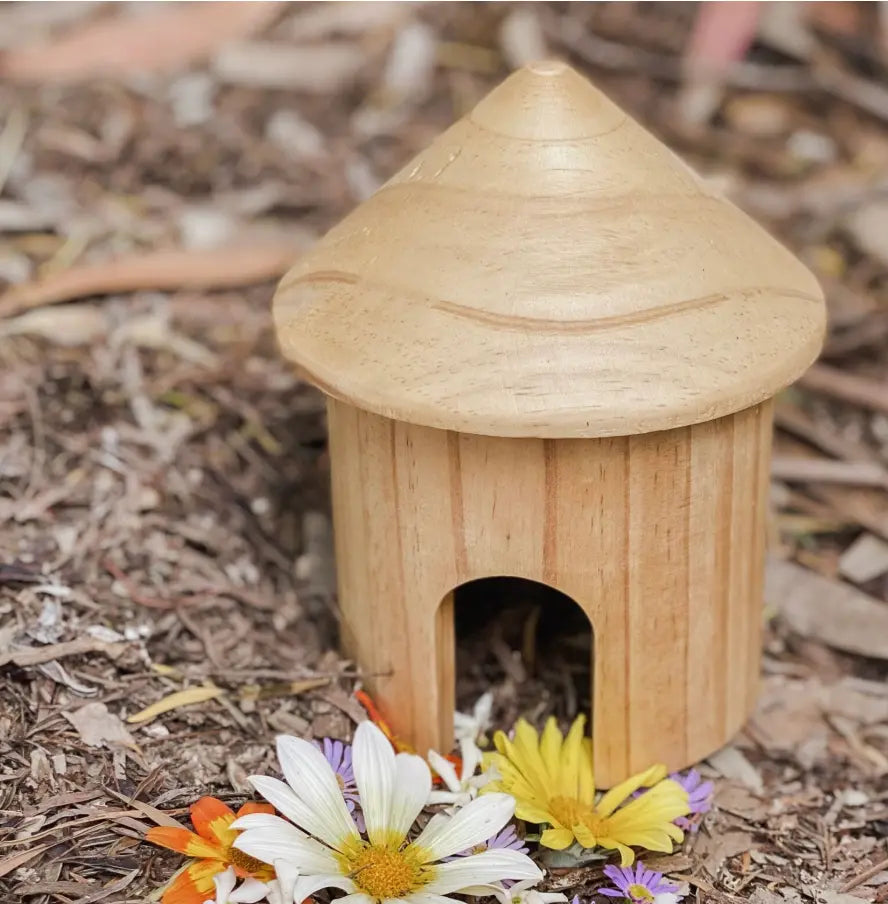 Explore Nook // Wooden Hut Explore Nook