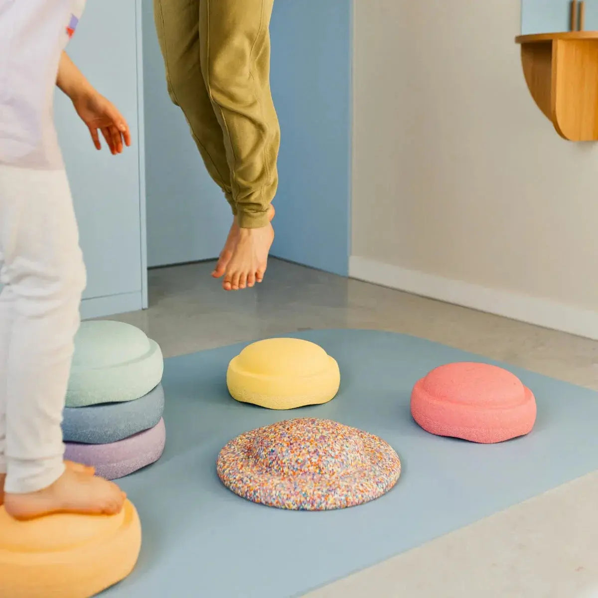 Stapelstein Balance Stepping Stones - Original + Board Combination, Set of 8, Rainbow Pastel Complete Stapelstein