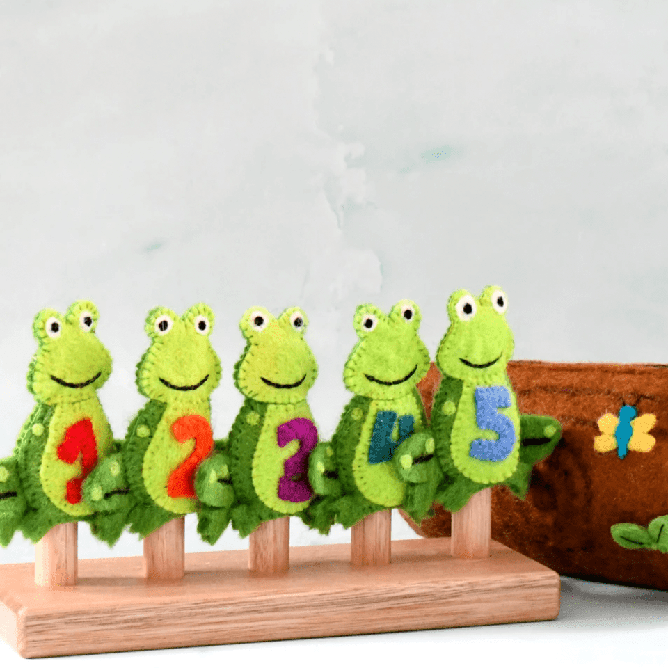 The Curated Parcel - Felt Finger Puppet -5 Little Speckled Frogs With Log Bag