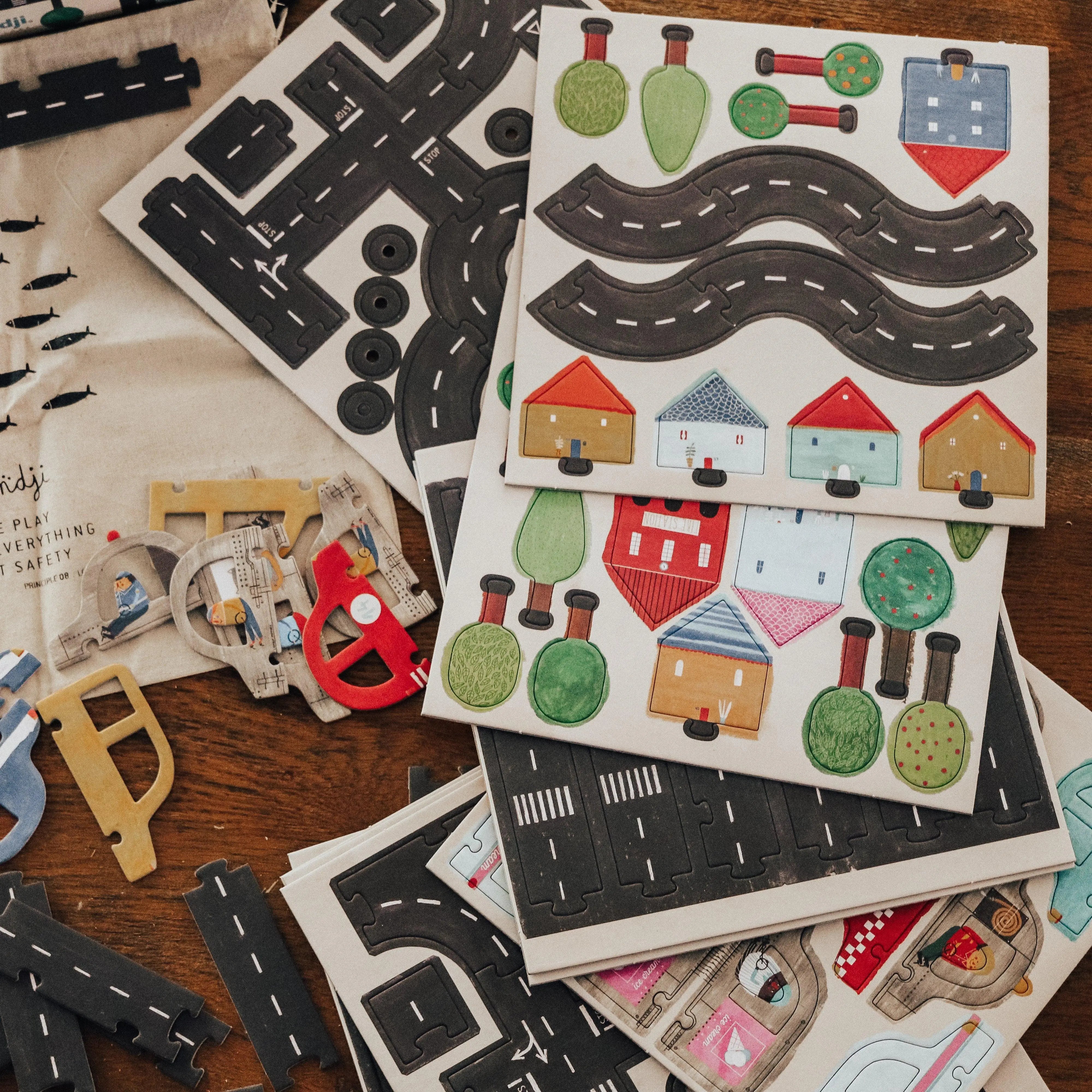The Curated Parcel - Londji // Roads!