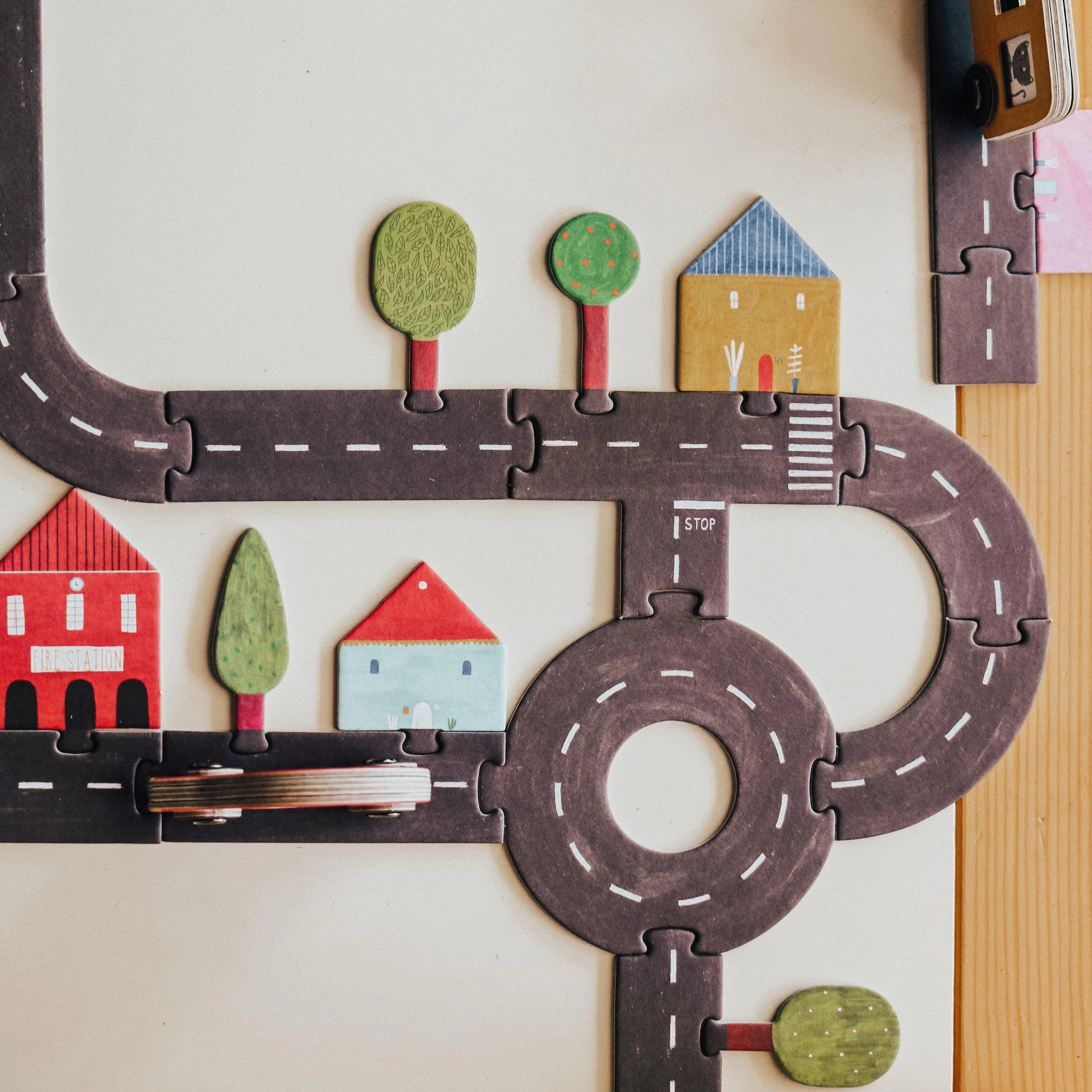 The Curated Parcel - Londji // Roads!