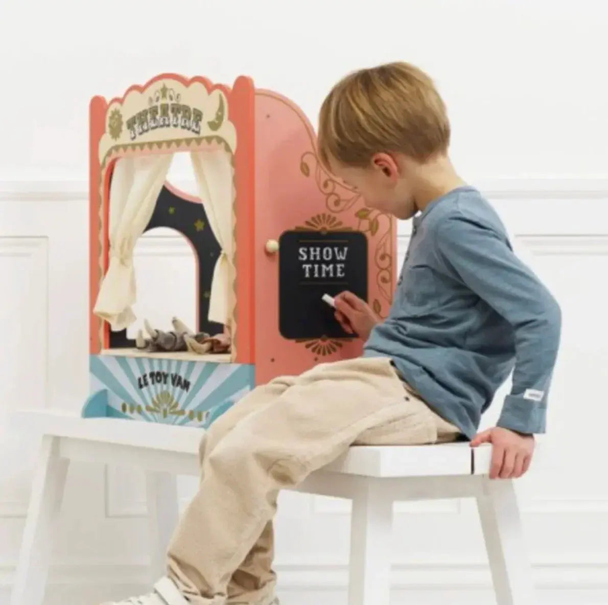 Le Toy Van  // Tabletop Puppet Wooden Theatre Le Toy Van