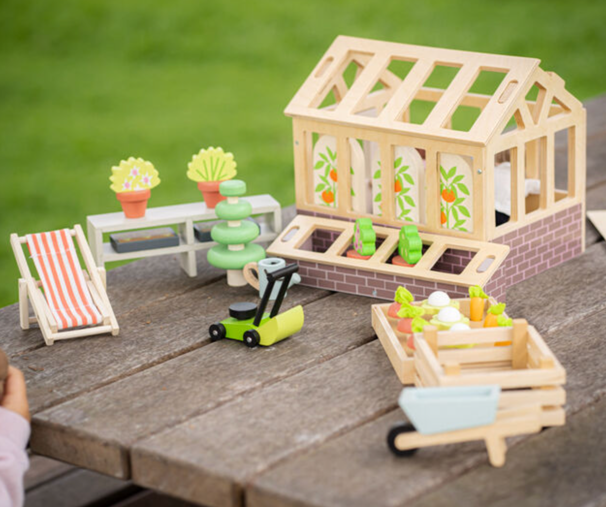Le Van Toy |  Foxtail Villa (incl furniture) GET Greenhouse FREE trybike