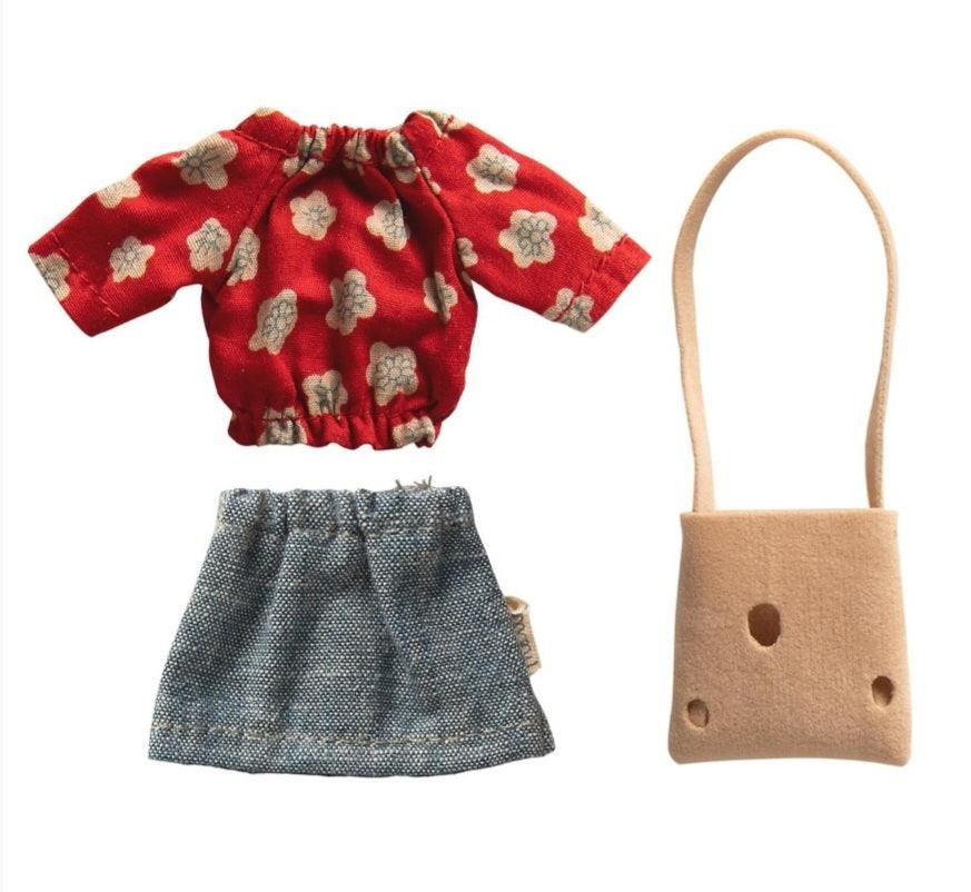 The Curated Parcel - Maileg //  
Mum Clothes For Mouse 